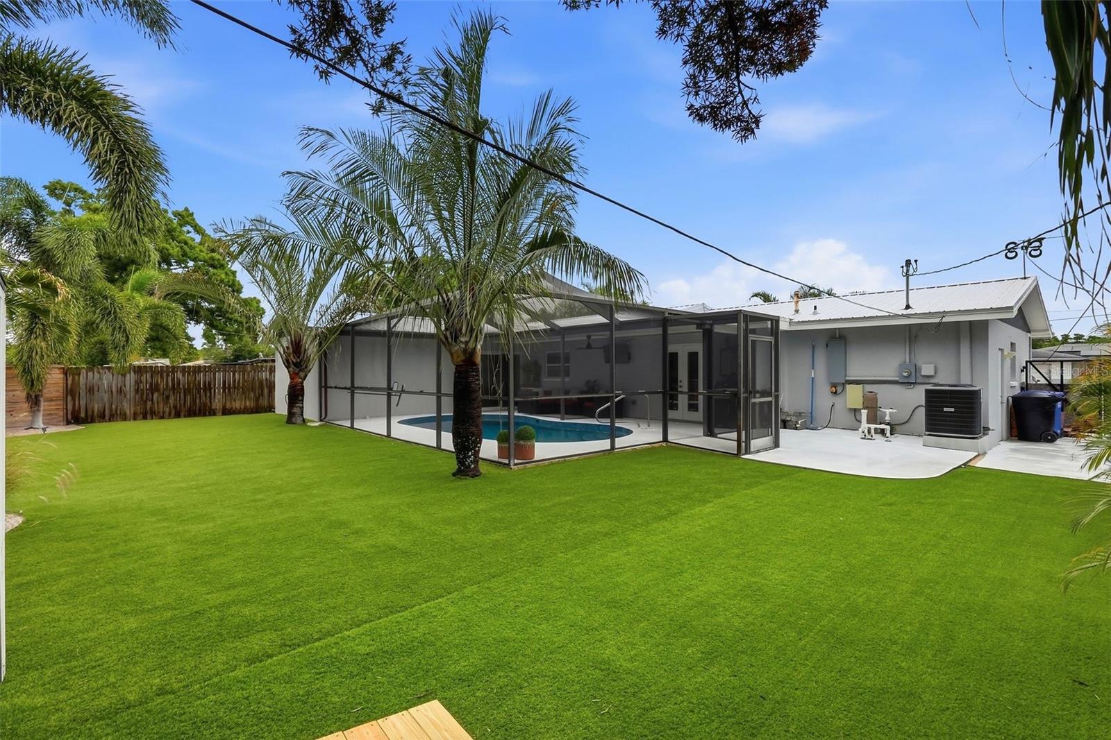 SHERYL MANOR - Residential