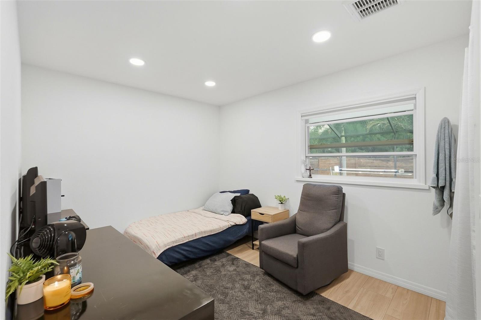 SHERYL MANOR - Residential