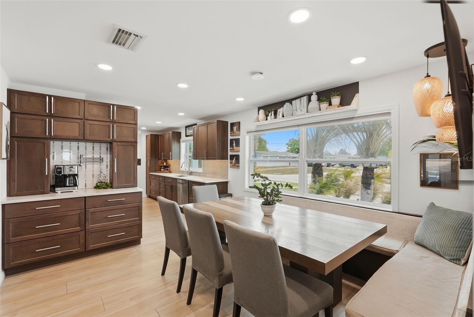 SHERYL MANOR - Residential