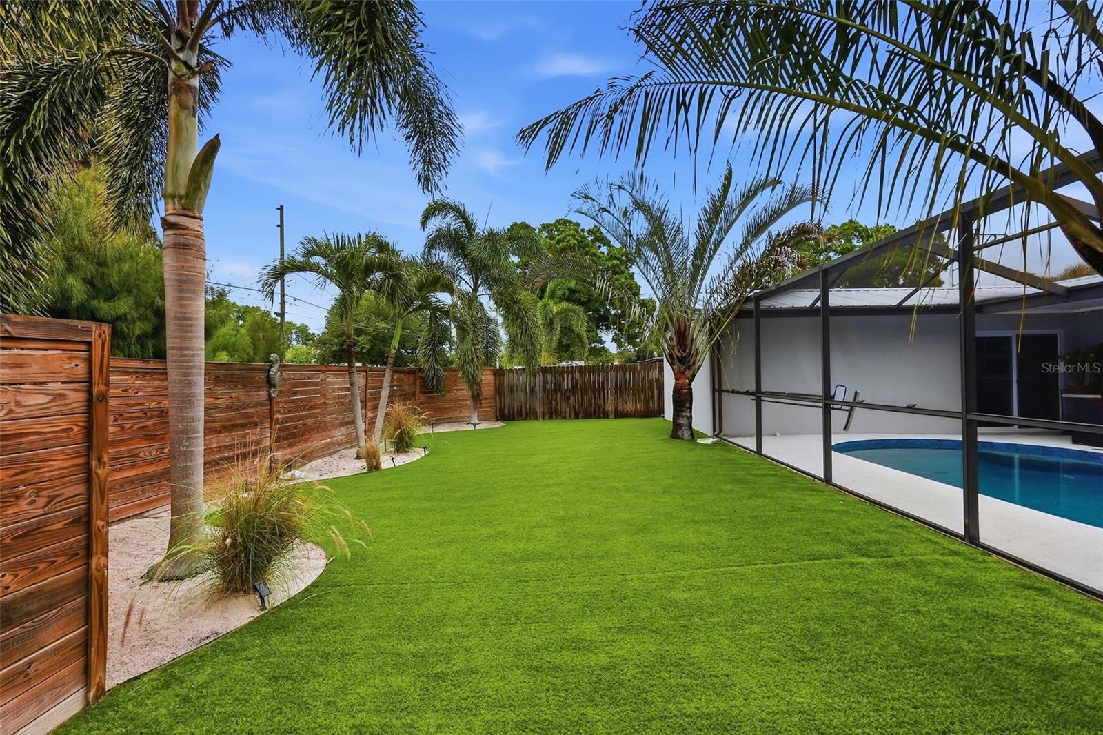 SHERYL MANOR - Residential