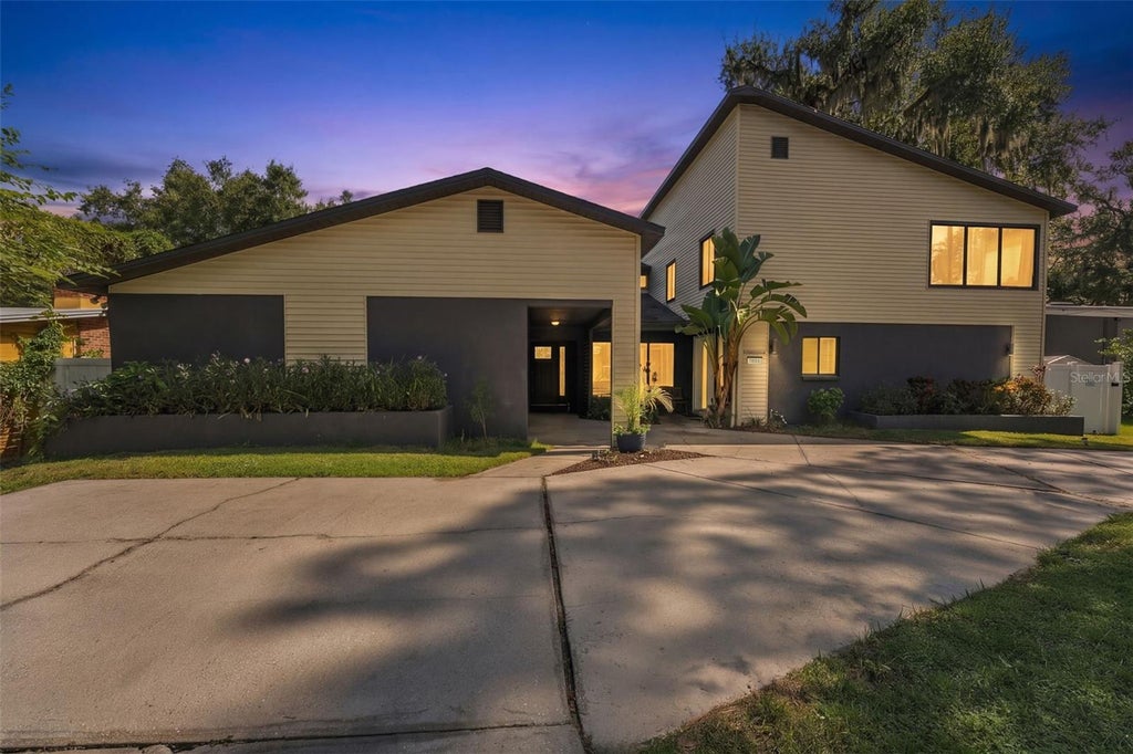 Photo of 3006 River Grove Drive, Tampa, FL 33610 (MLS # TB8552549)