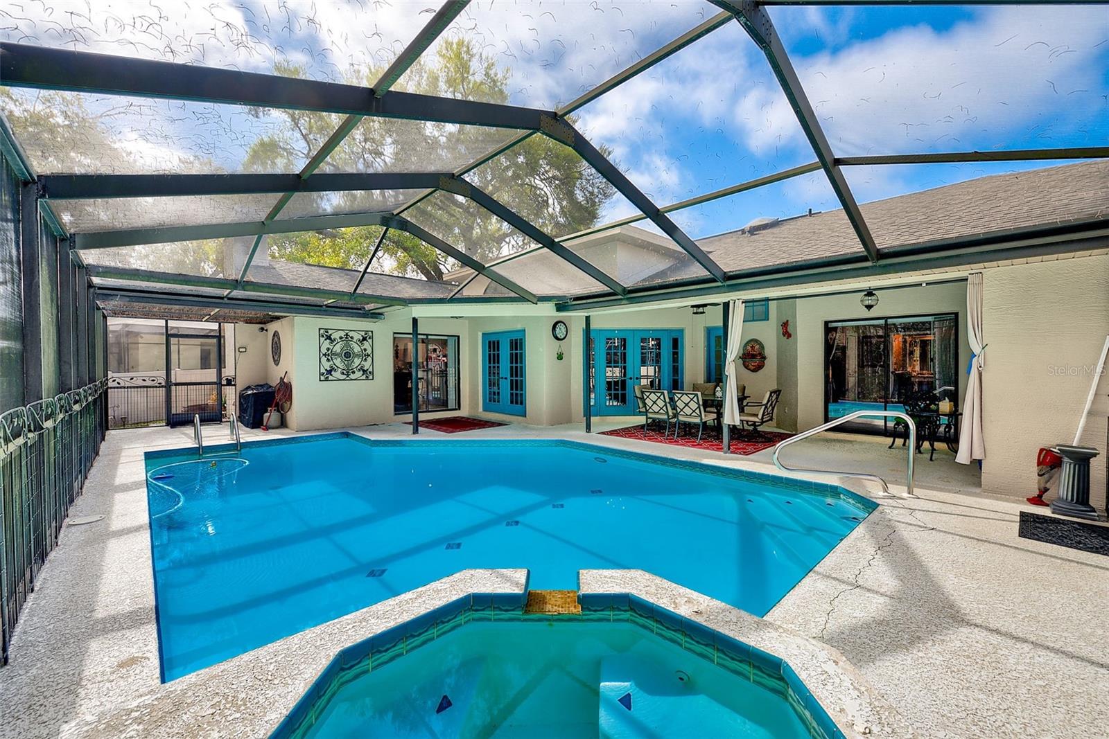 HUNTERS RIDGE - Residential