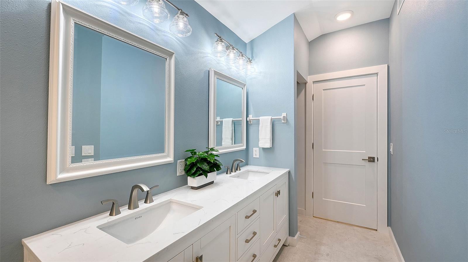 SIESTA PROPERTIES/THE SANDERLING - Residential