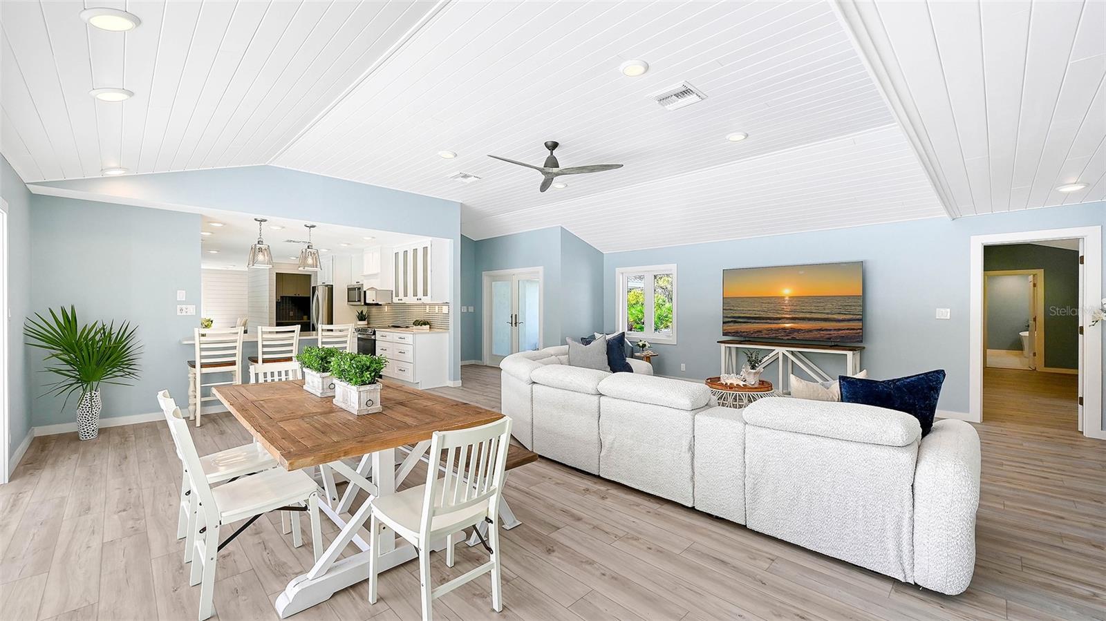 SIESTA PROPERTIES/THE SANDERLING - Residential