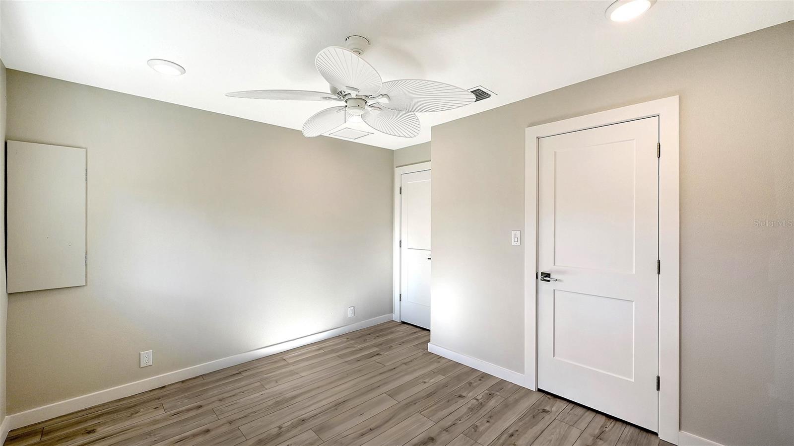 SIESTA PROPERTIES/THE SANDERLING - Residential