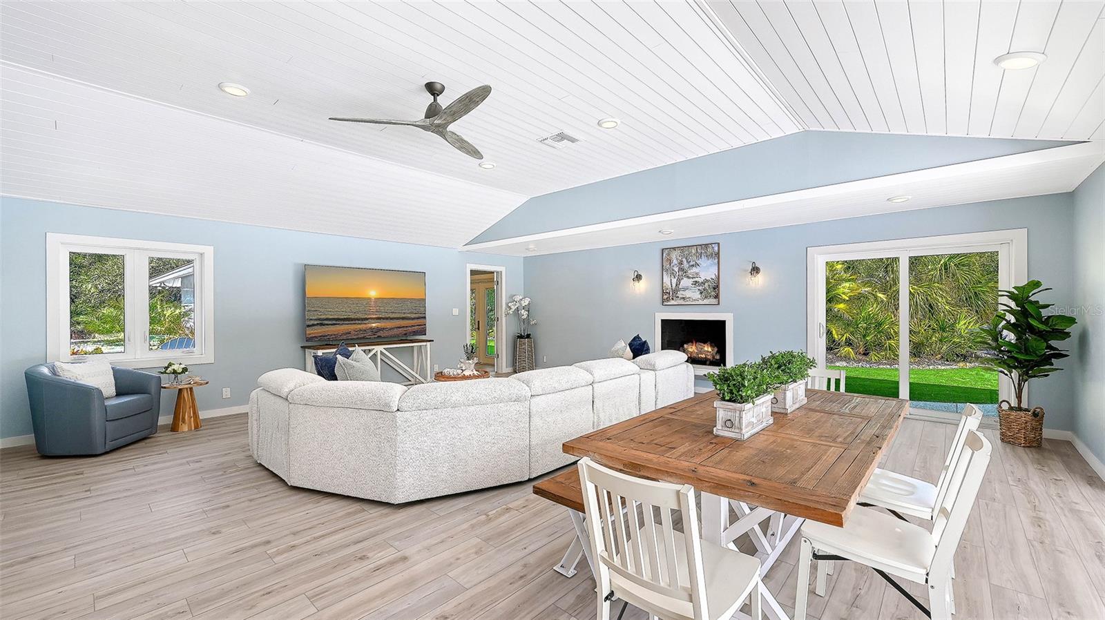 SIESTA PROPERTIES/THE SANDERLING - Residential