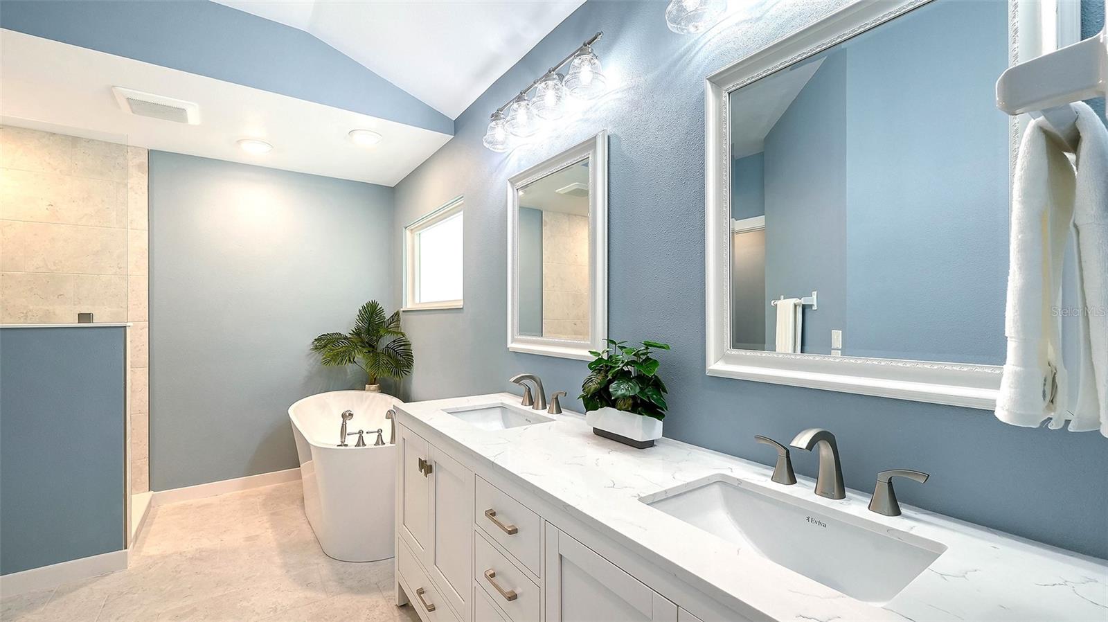 SIESTA PROPERTIES/THE SANDERLING - Residential