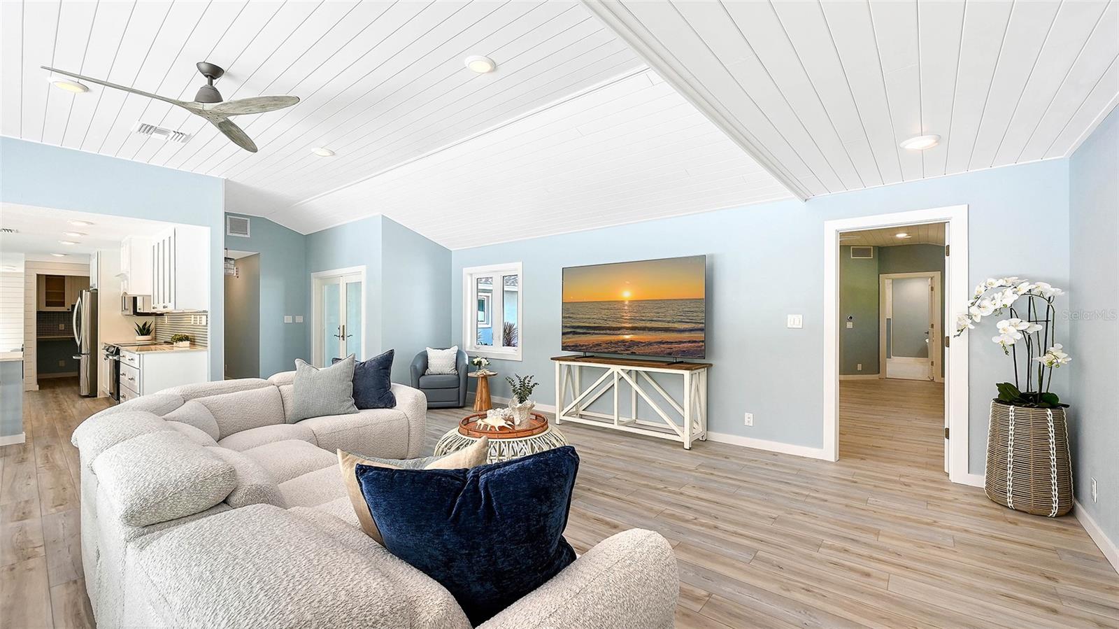 SIESTA PROPERTIES/THE SANDERLING - Residential