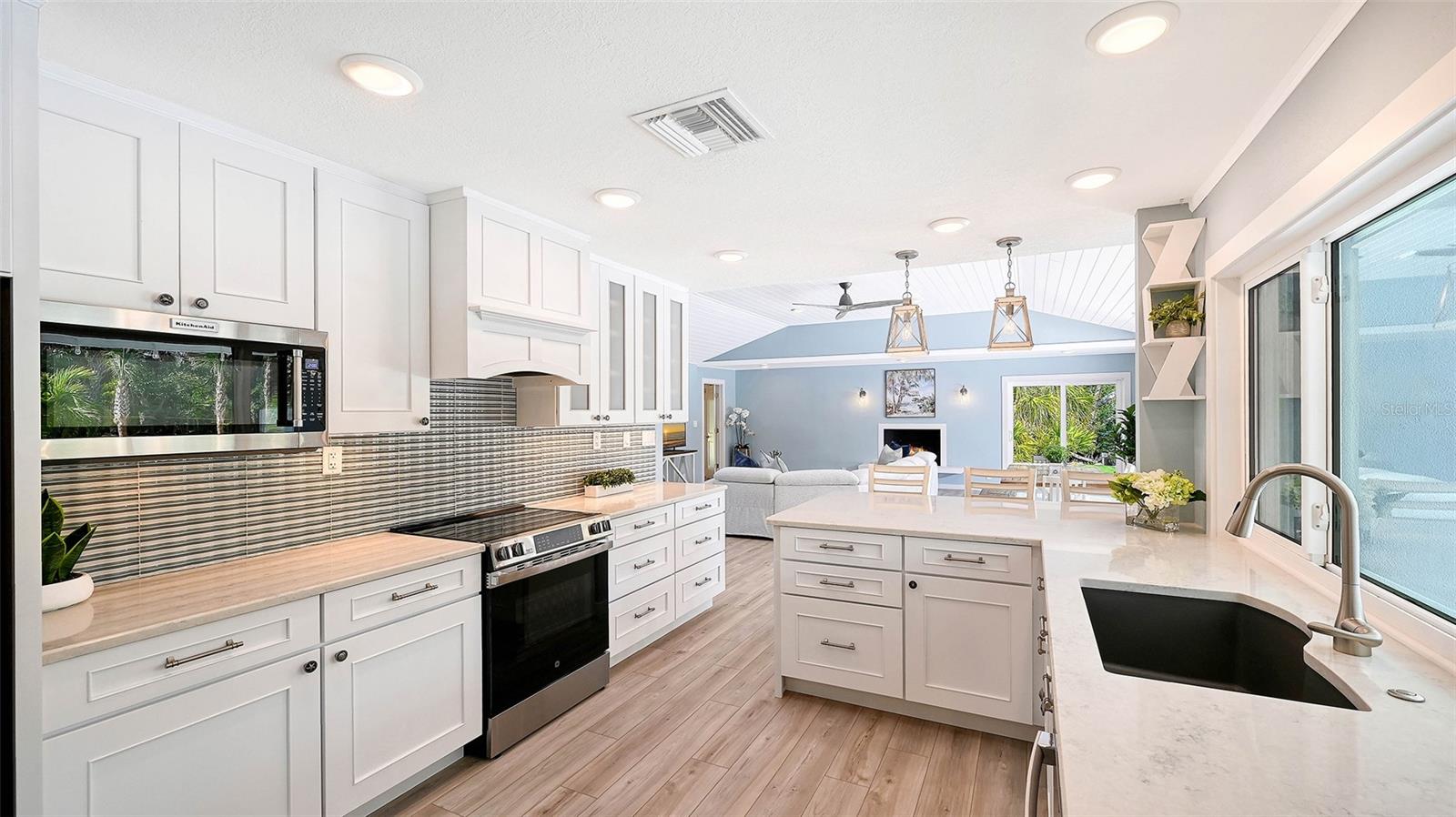 SIESTA PROPERTIES/THE SANDERLING - Residential