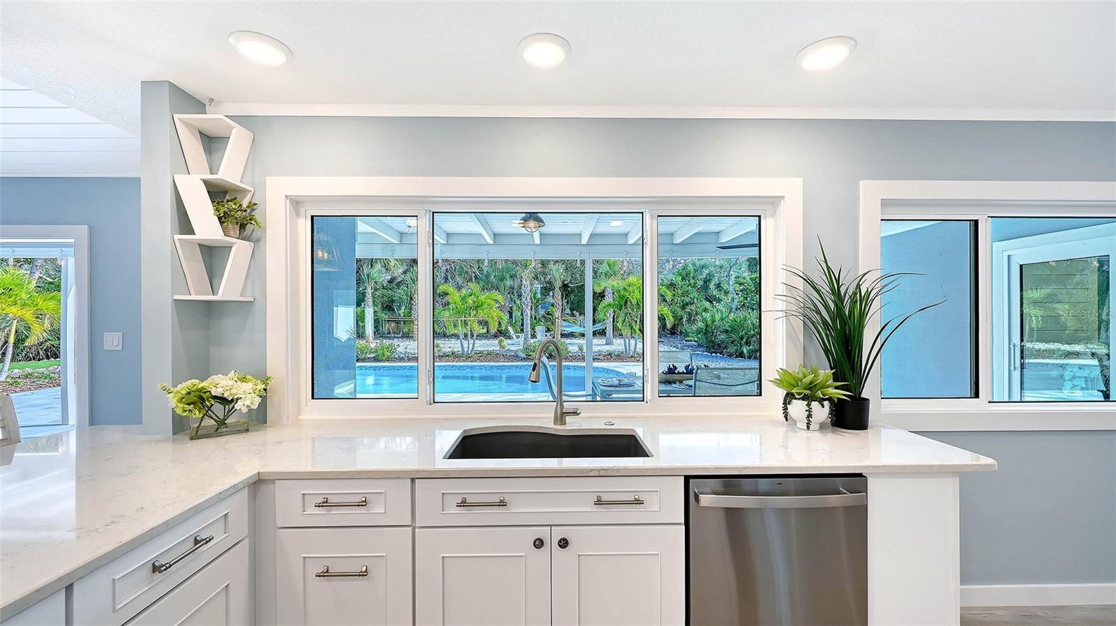 SIESTA PROPERTIES/THE SANDERLING - Residential