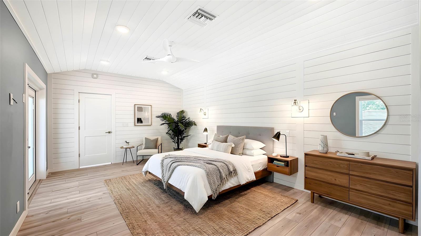 SIESTA PROPERTIES/THE SANDERLING - Residential