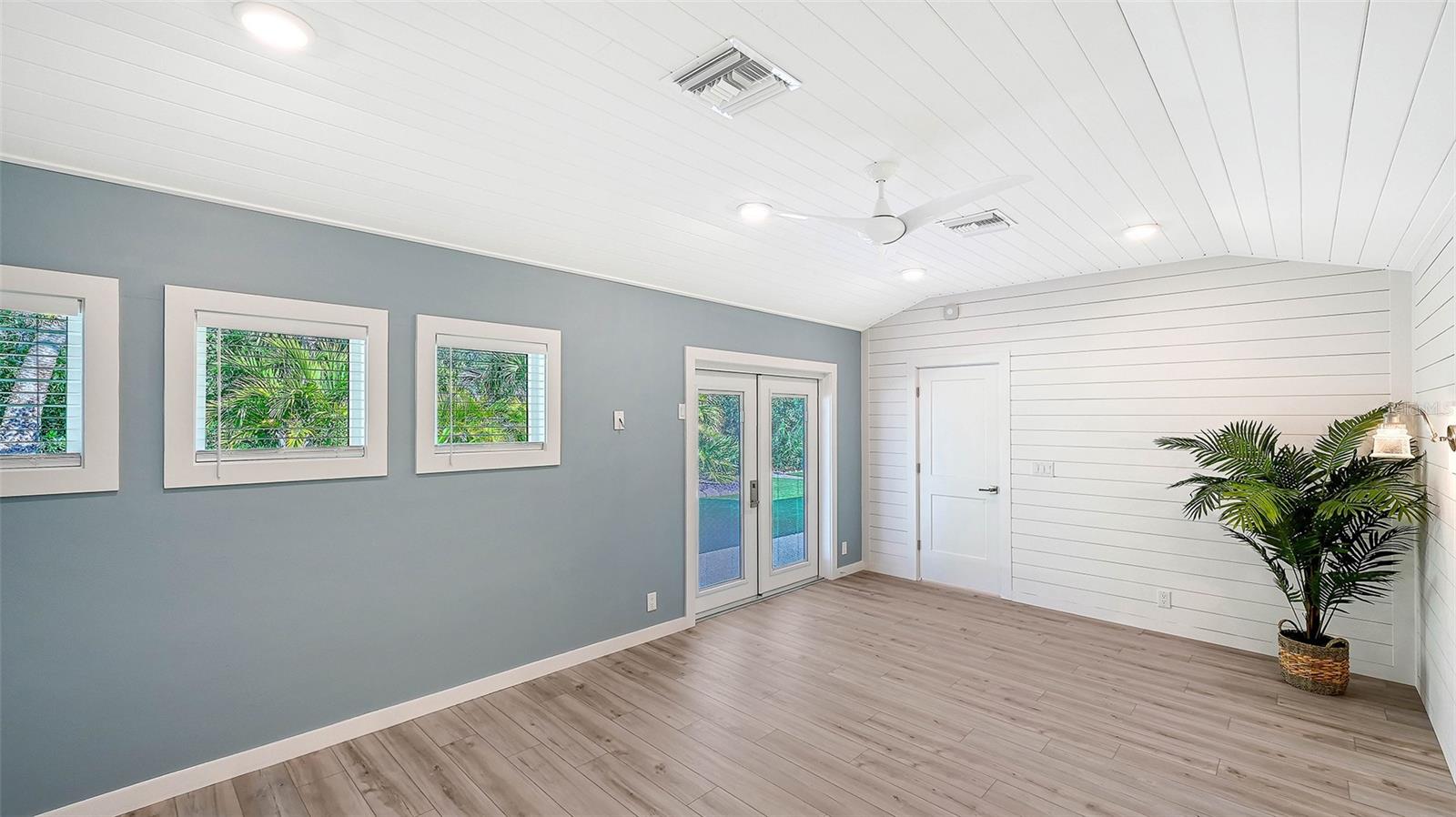 SIESTA PROPERTIES/THE SANDERLING - Residential