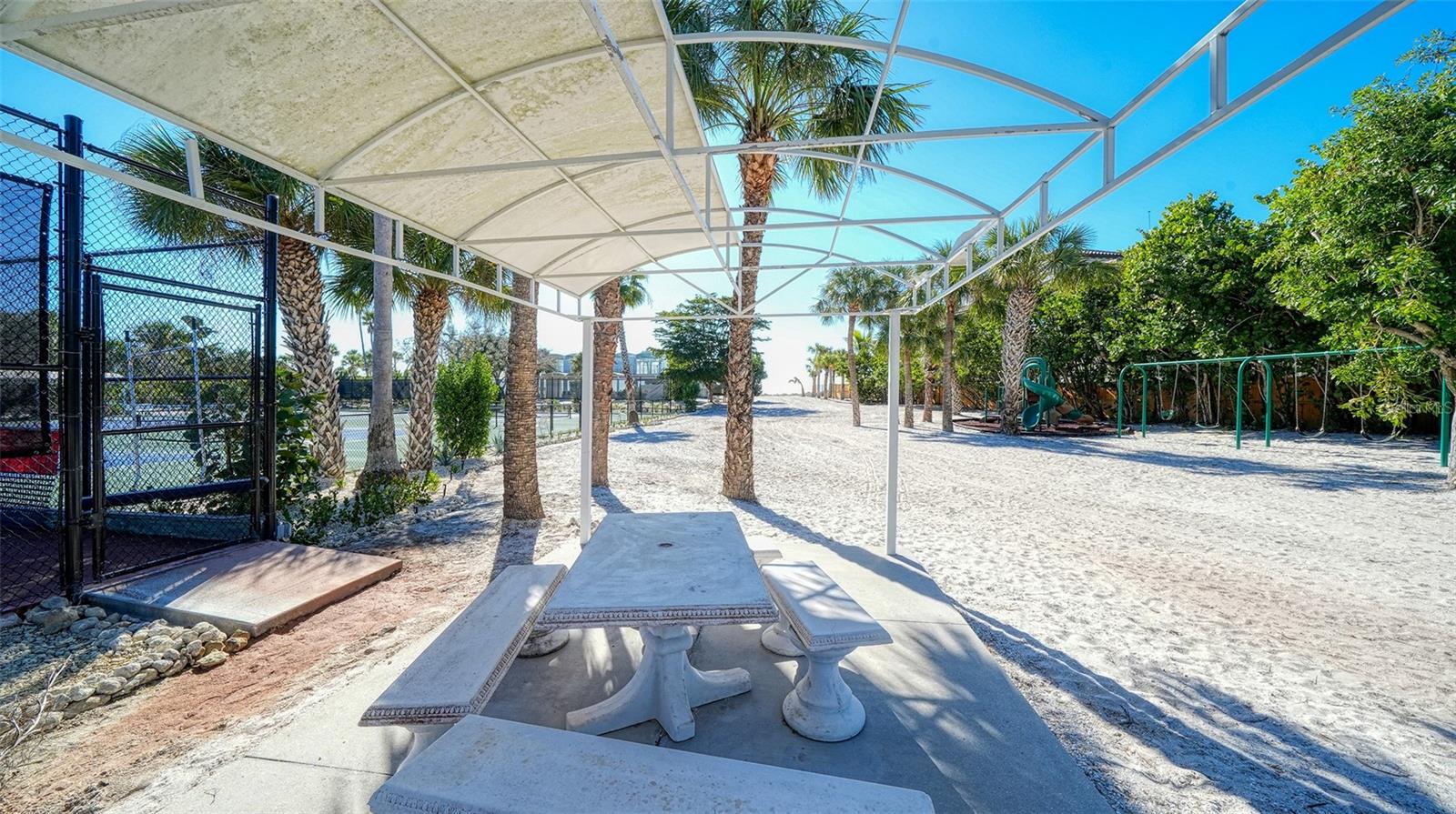 SIESTA PROPERTIES/THE SANDERLING - Residential