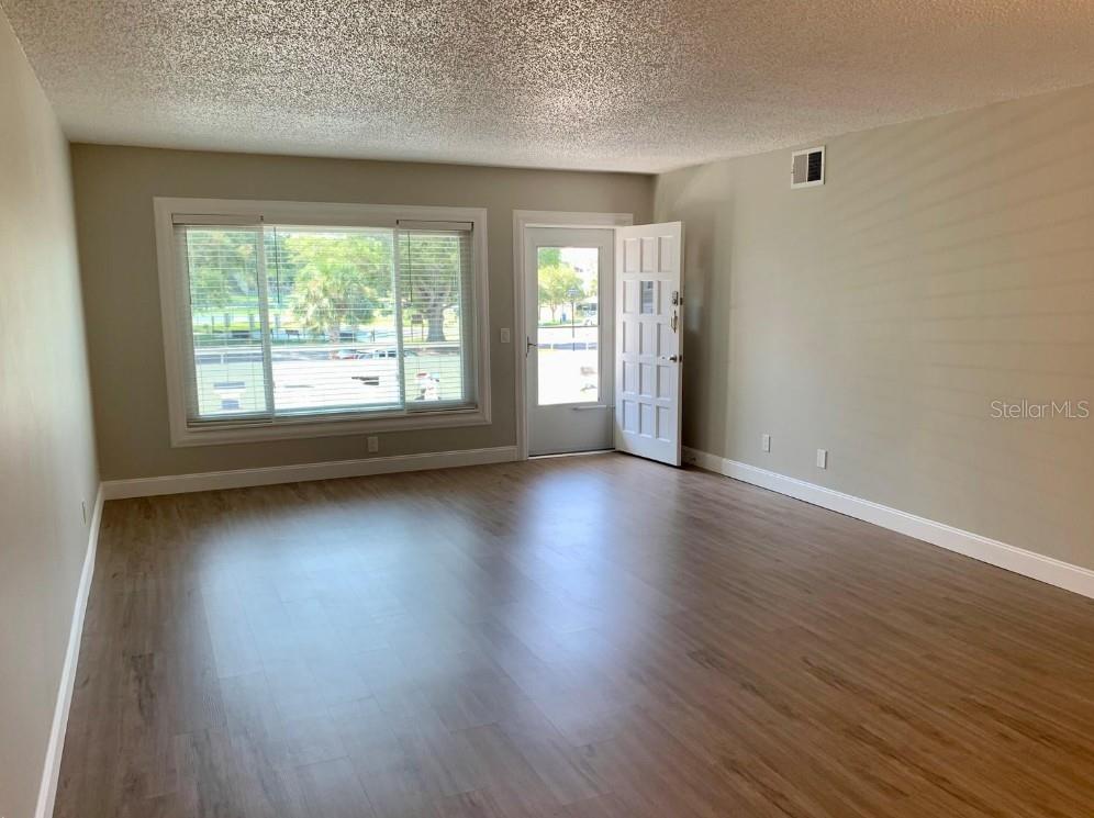 ON TOP OF THE WORLD - Residential