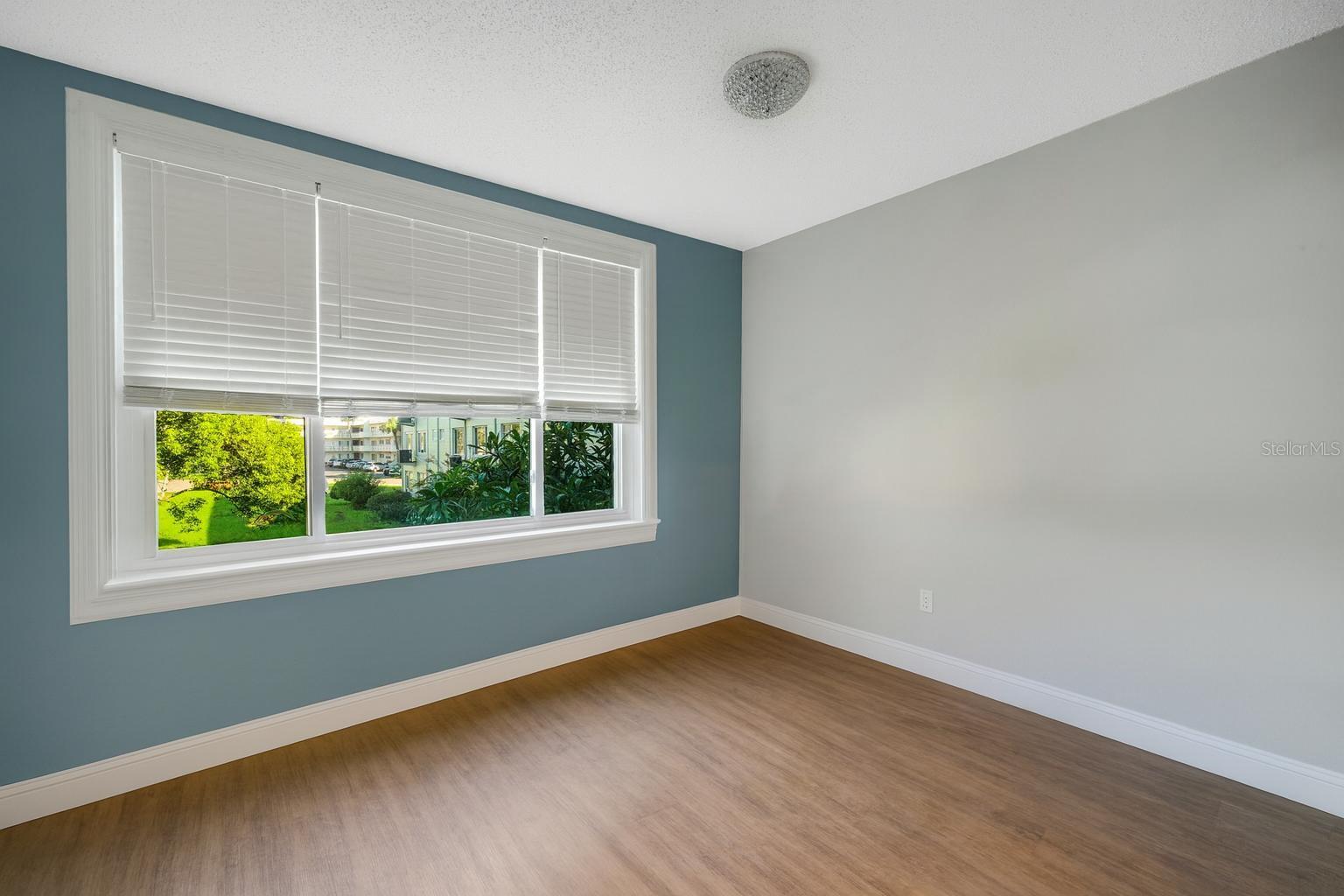 ON TOP OF THE WORLD - Residential