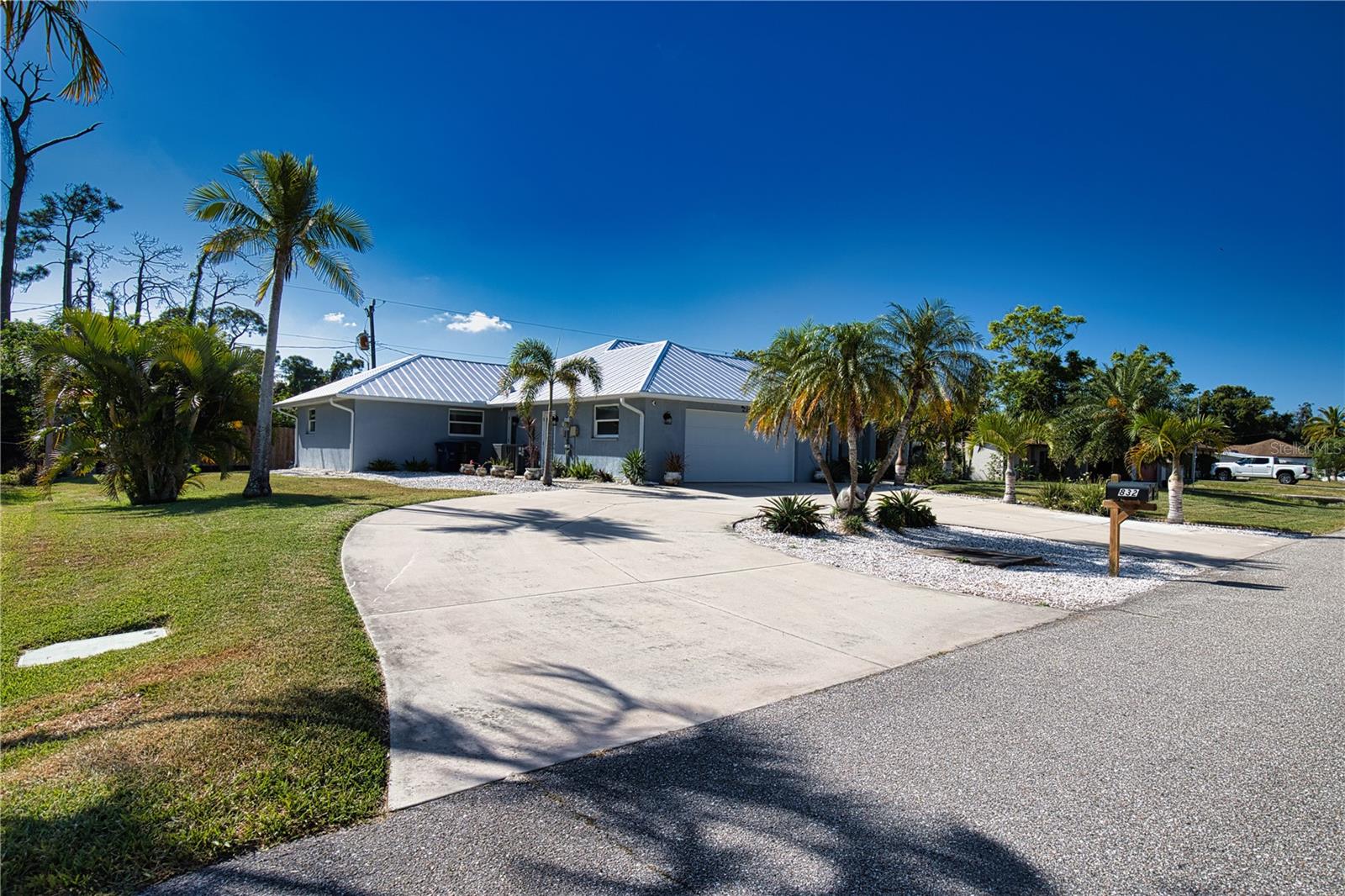 SOUTH VENICE - Residential