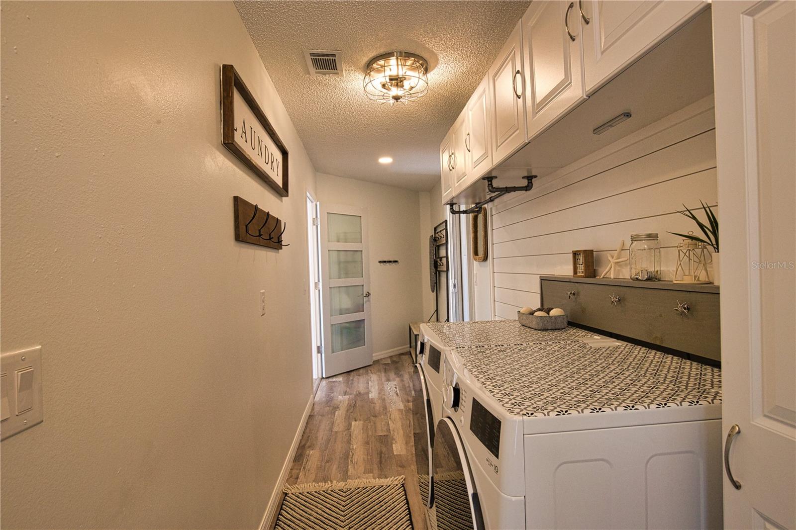 SOUTH VENICE - Residential