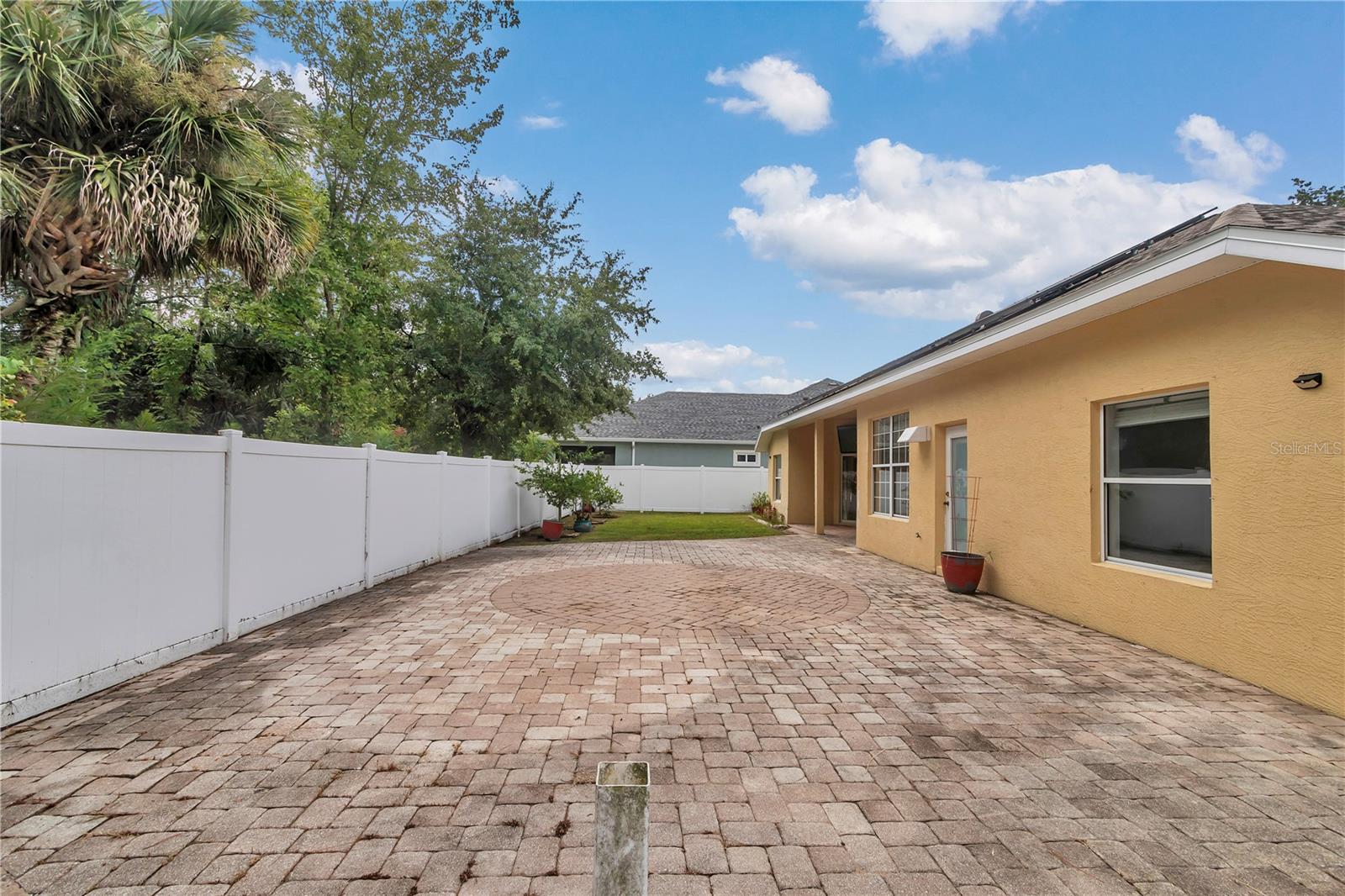 SOUTHERN PINES UNIT 03 - Residential Lease