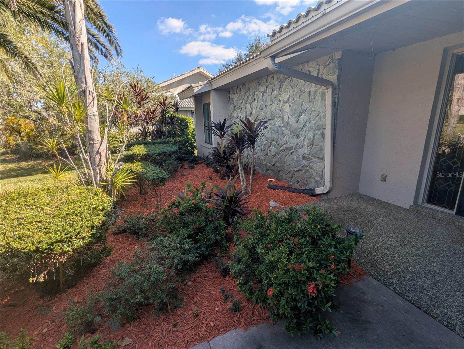 3890 WILSHIRE CIRCLE 27