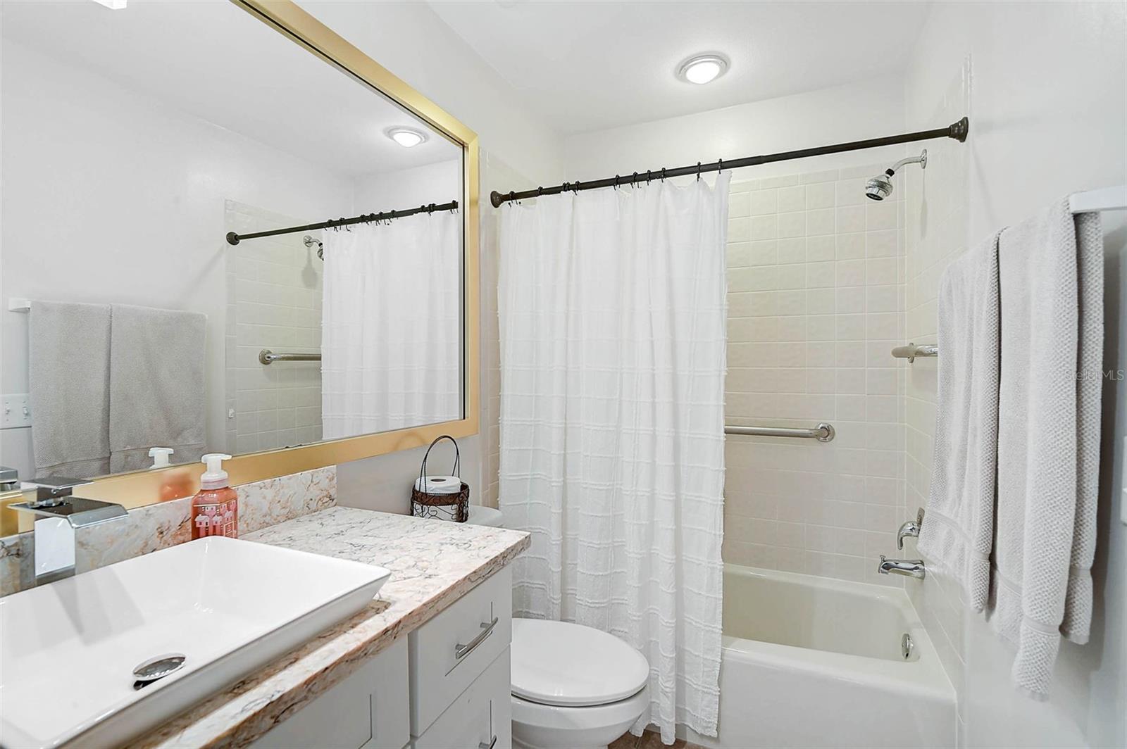 LAKESHORE VILLAGE SOUTH - Residential