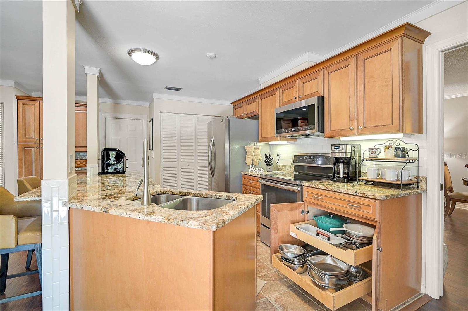 LAKESHORE VILLAGE SOUTH - Residential