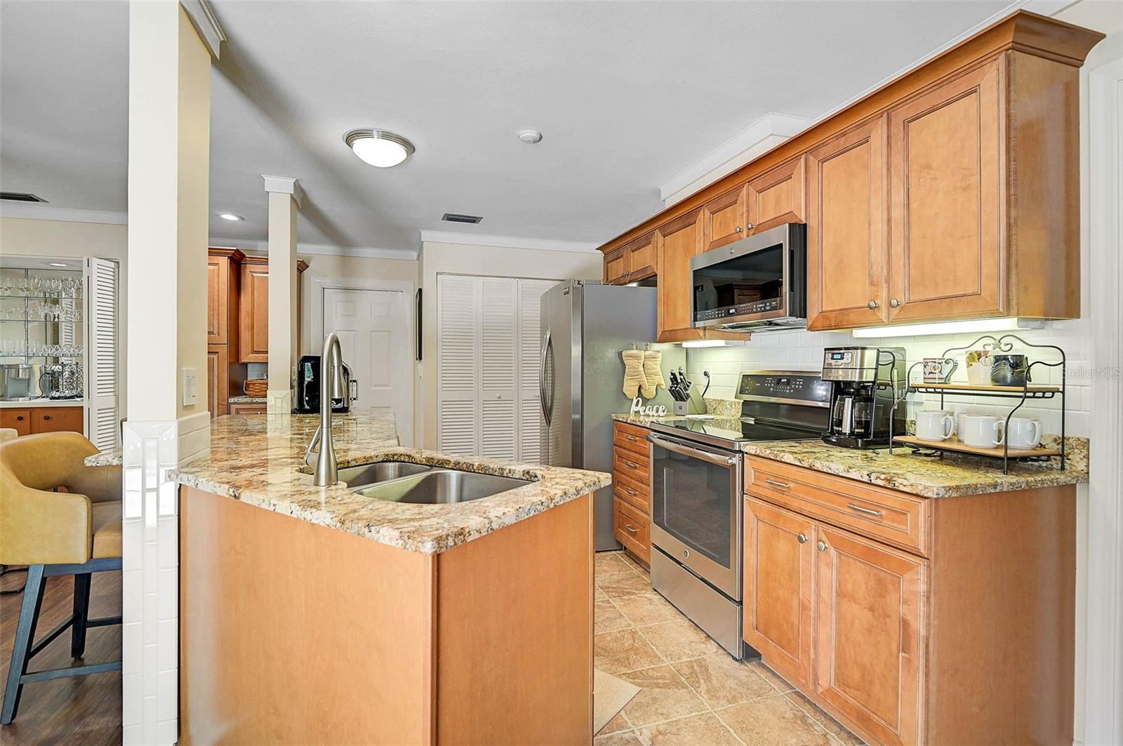 LAKESHORE VILLAGE SOUTH - Residential