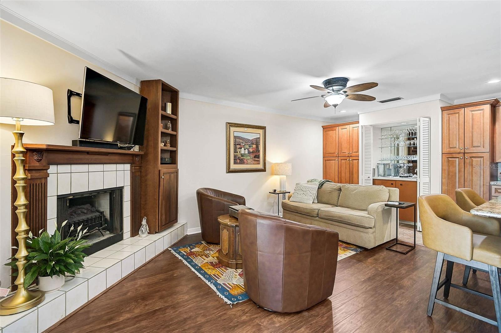 LAKESHORE VILLAGE SOUTH - Residential