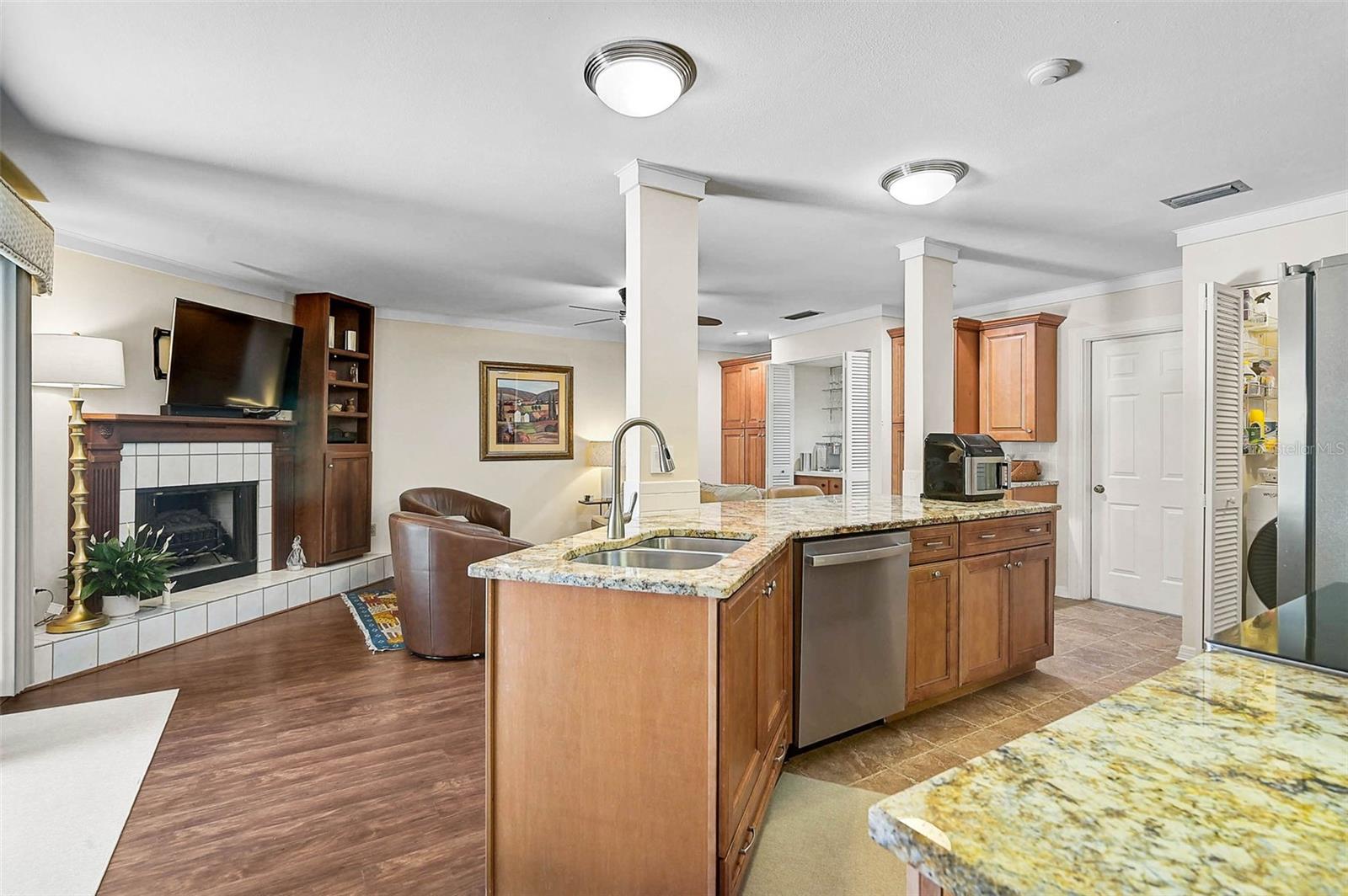 LAKESHORE VILLAGE SOUTH - Residential