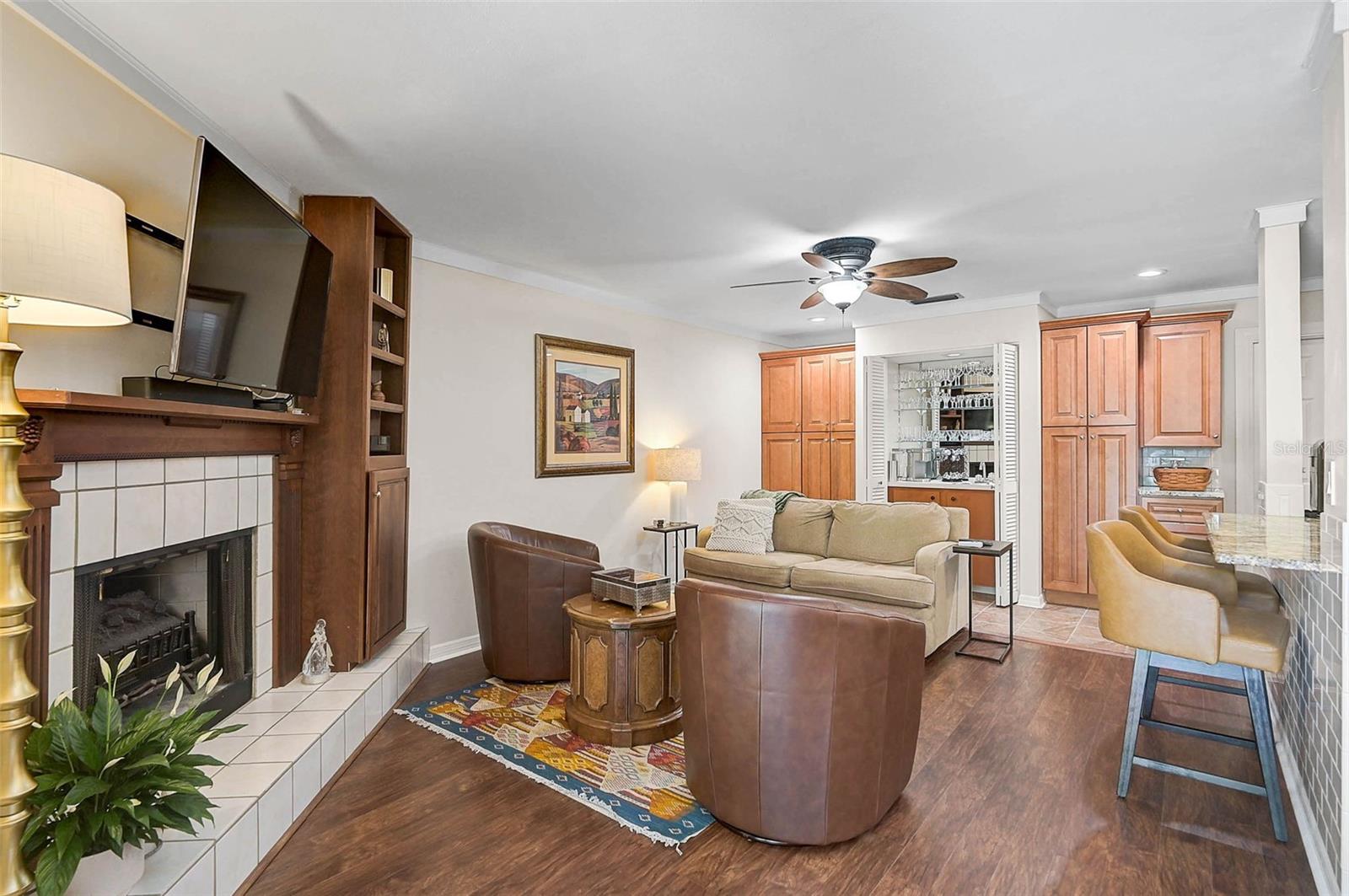 LAKESHORE VILLAGE SOUTH - Residential