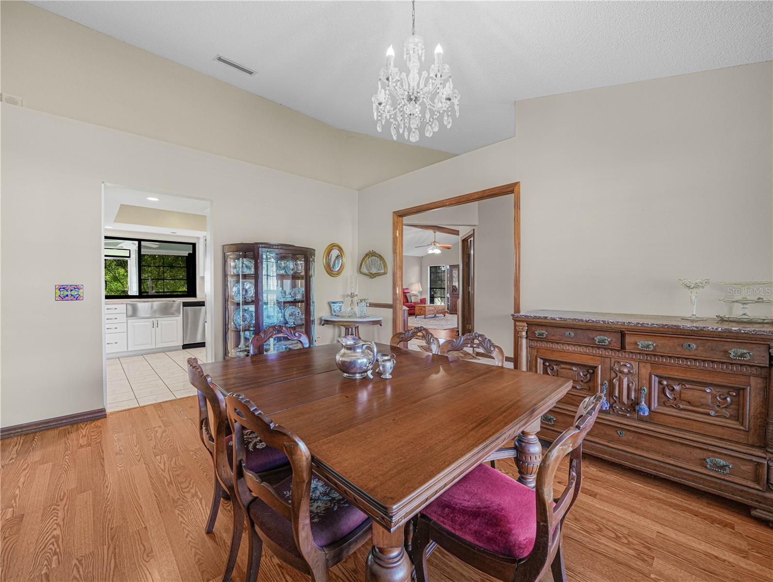 Casas a venda 4 - Jen Dantas 5657 BLOOMFIELD BOULEVARD