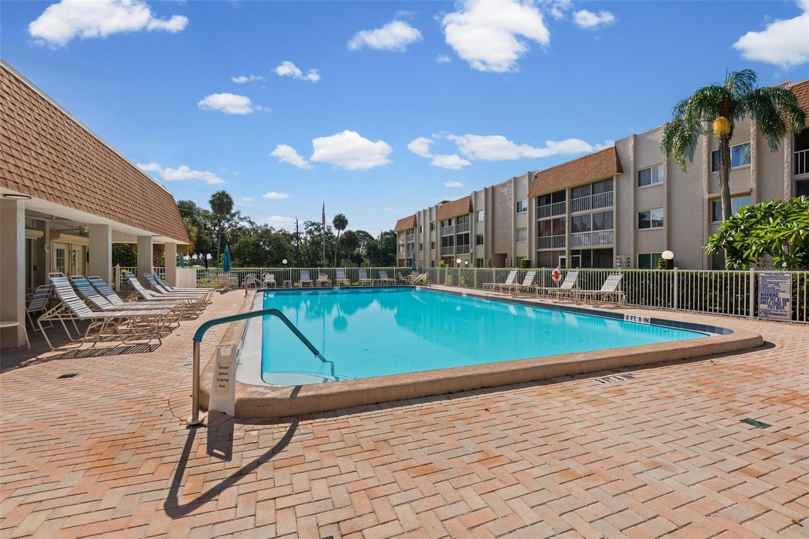 1310 GLEN OAKS DRIVE E 383E