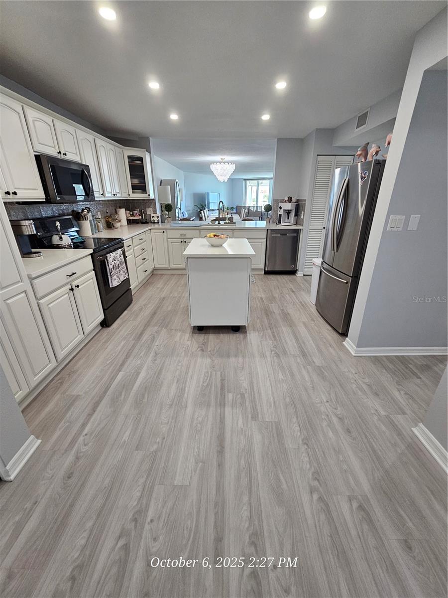 SILVER SANDS BEACH & RACQUET CLUB - Residential Lease