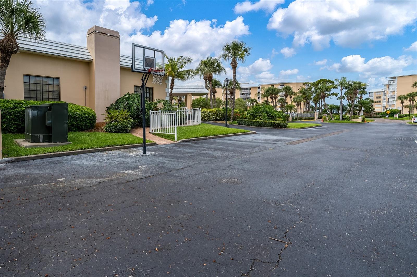 SILVER SANDS BEACH & RACQUET CLUB - Residential Lease
