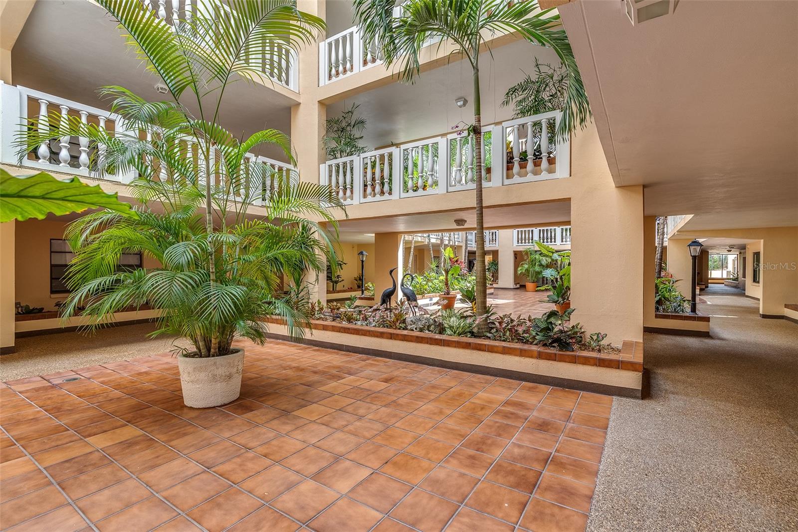 SILVER SANDS BEACH & RACQUET CLUB - Residential Lease