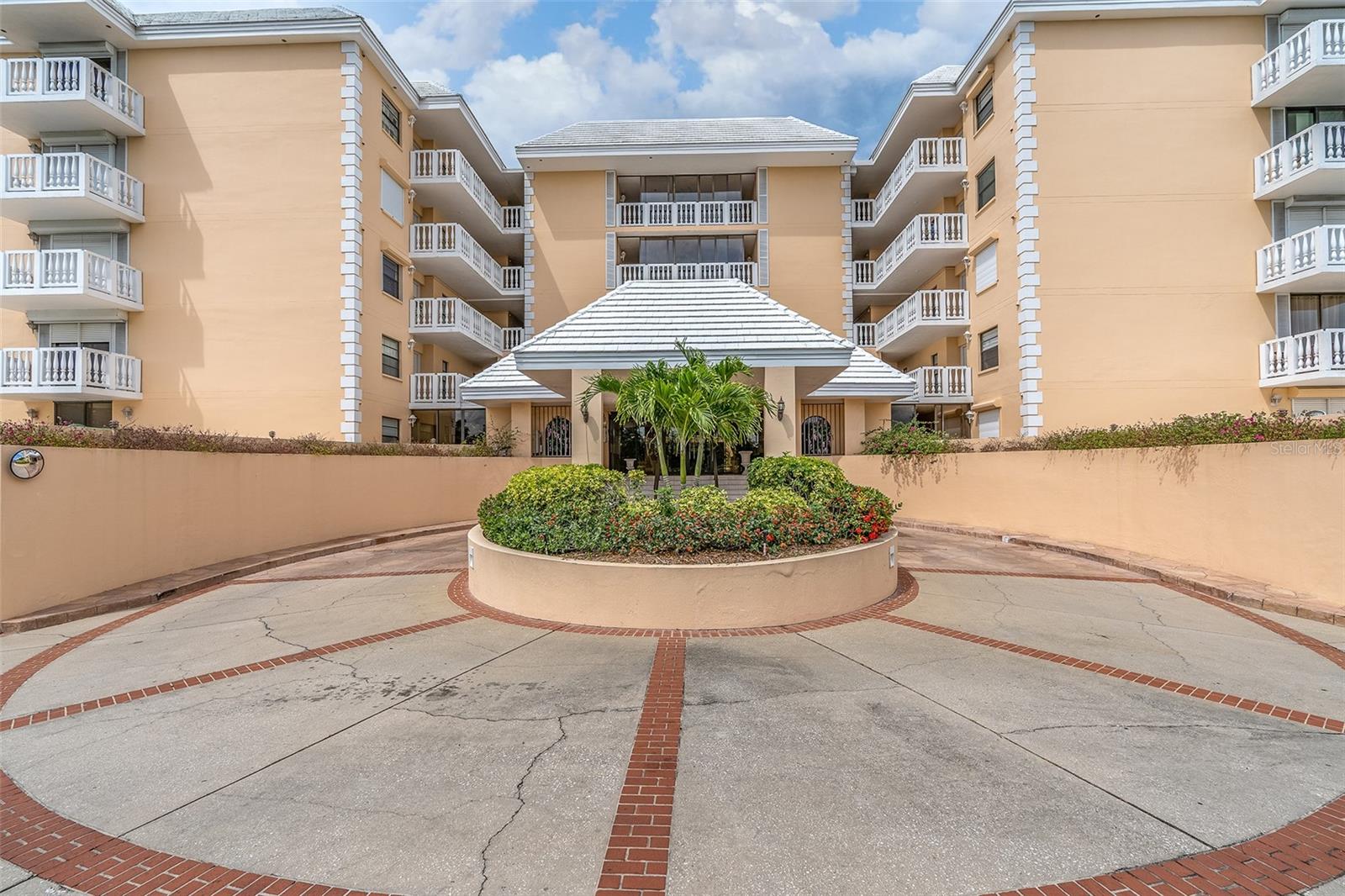 SILVER SANDS BEACH & RACQUET CLUB - Residential Lease