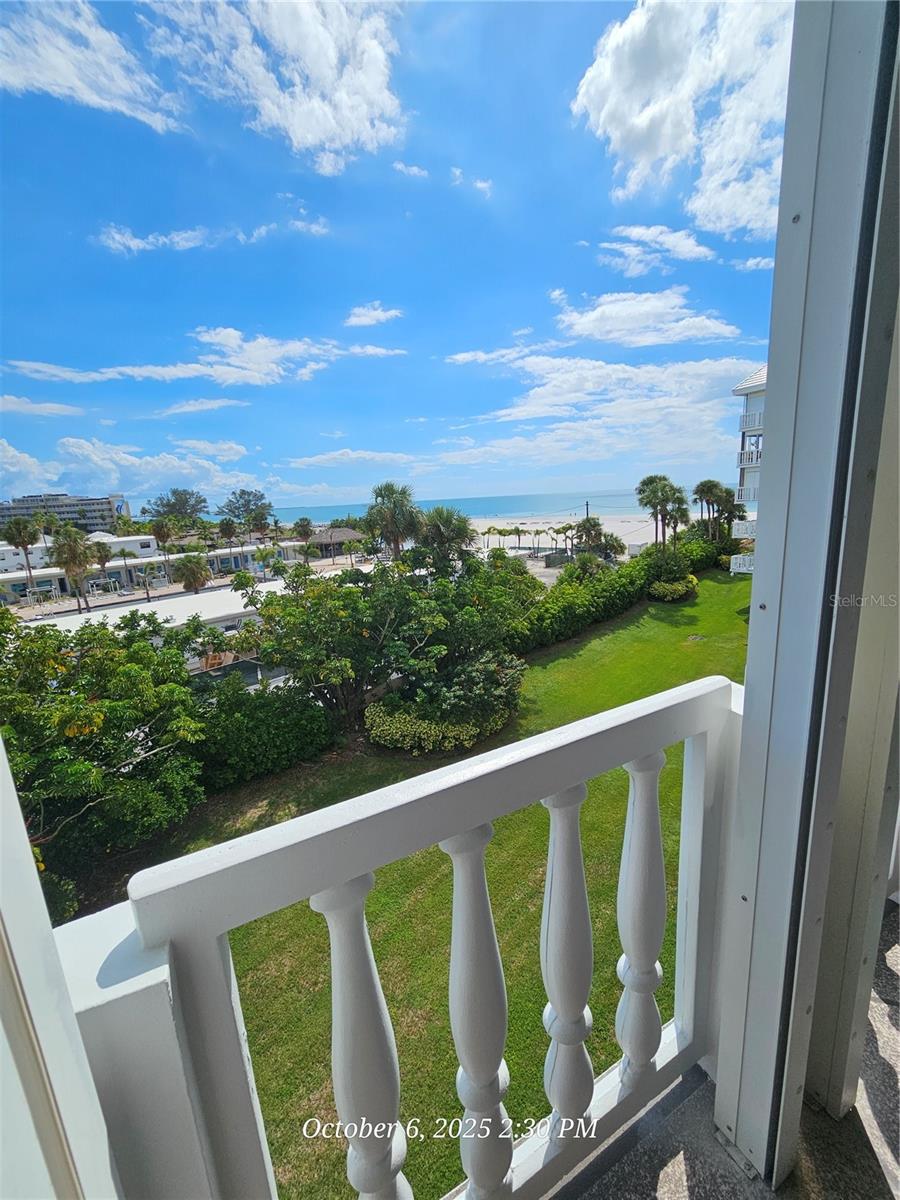 SILVER SANDS BEACH & RACQUET CLUB - Residential Lease