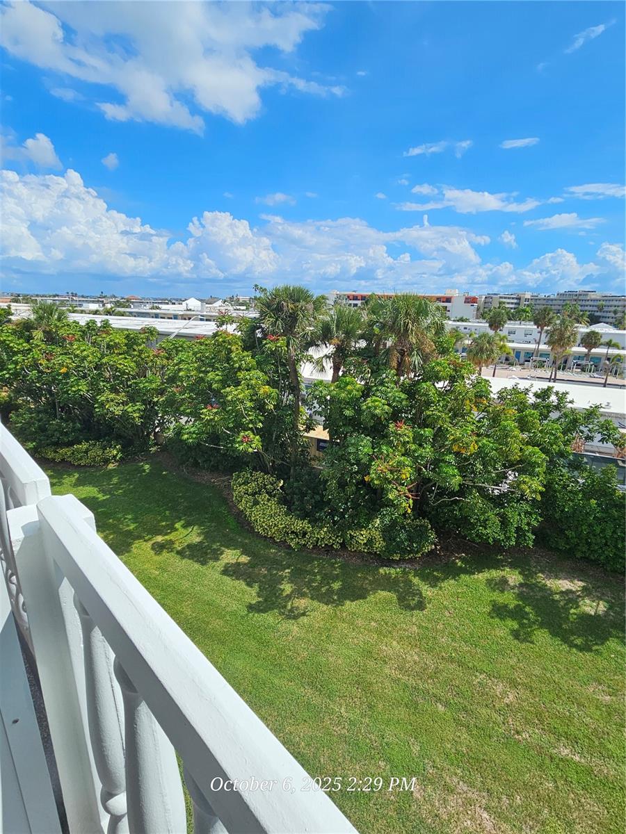 SILVER SANDS BEACH & RACQUET CLUB - Residential Lease