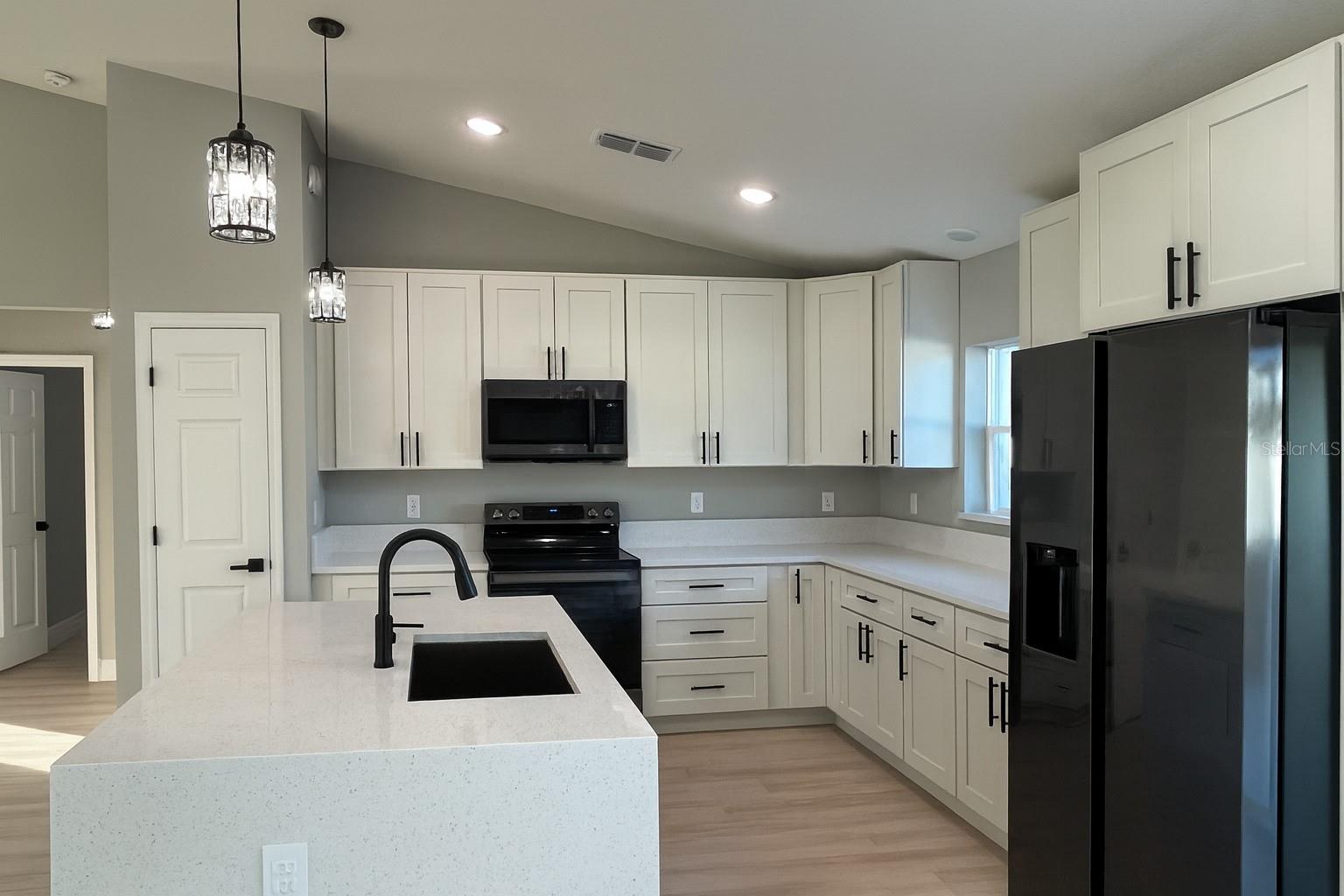 SILVER SPRINGS SHORES - Residential