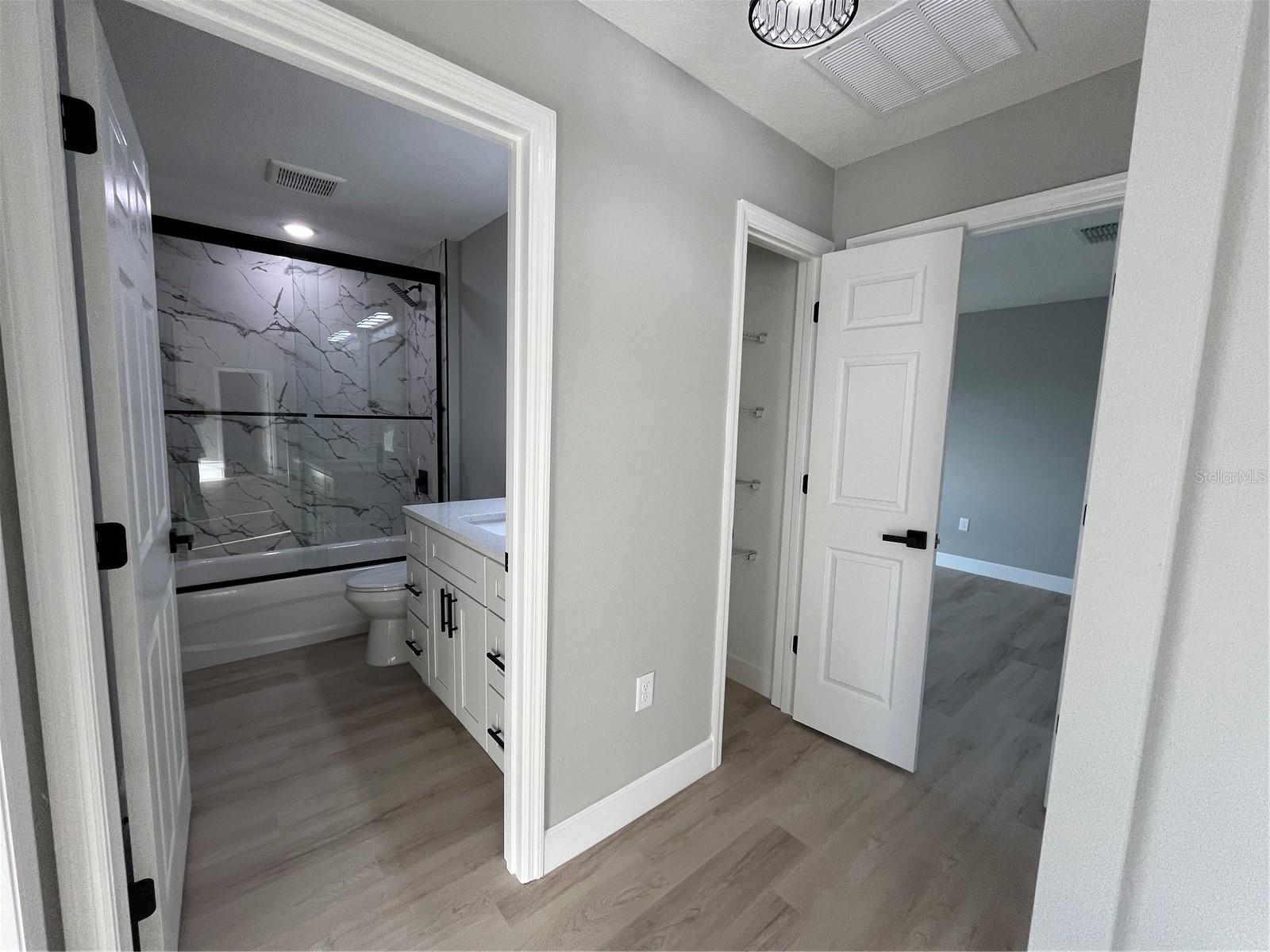 SILVER SPRINGS SHORES - Residential