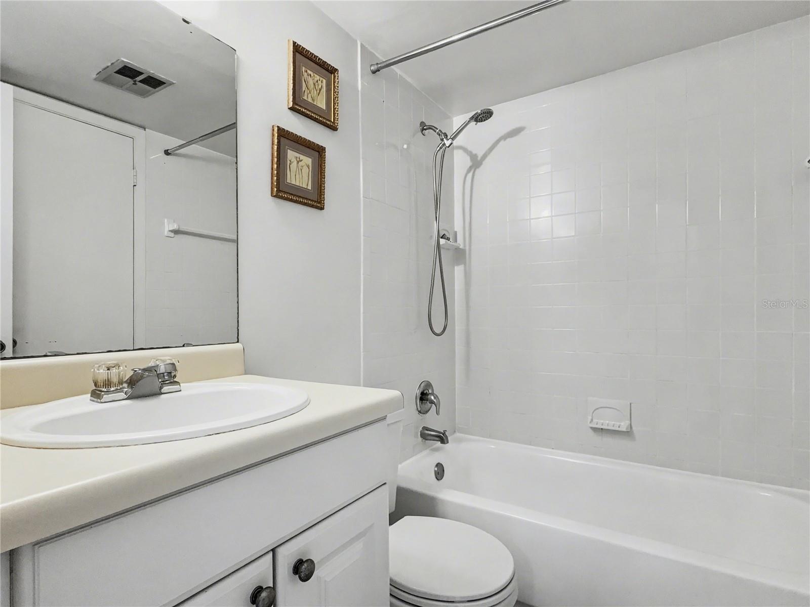 SANDY COVE - Residential Lease