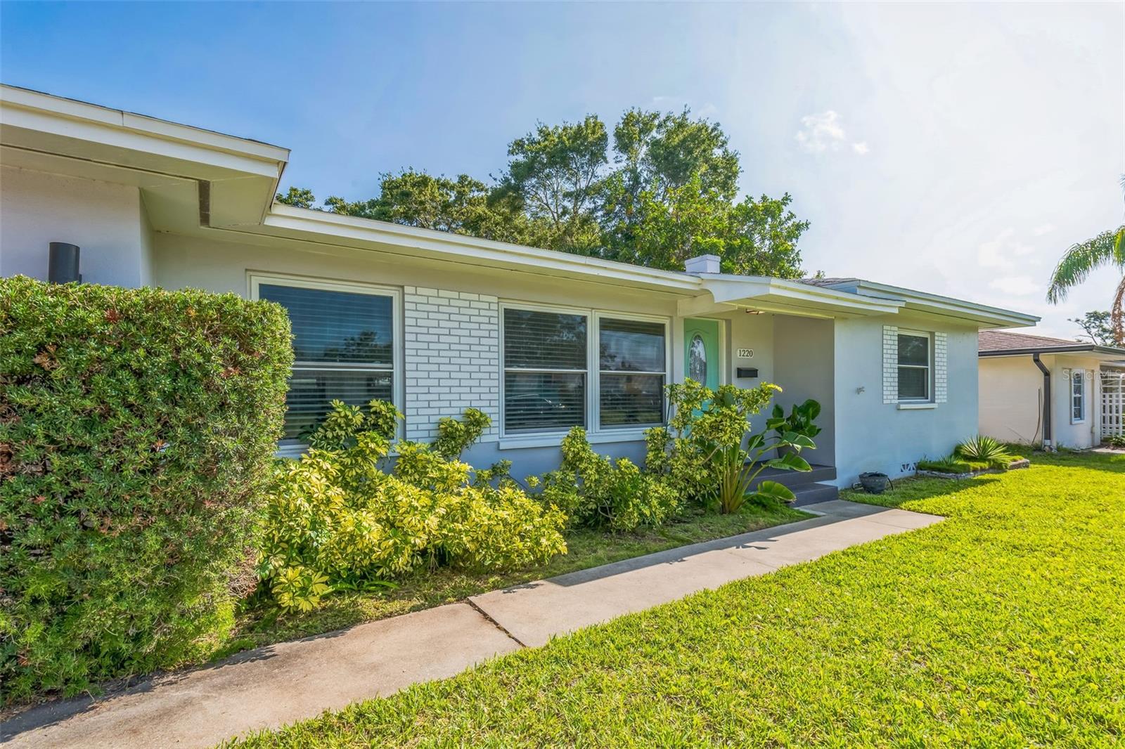 1220 MAGNOLIA DRIVE