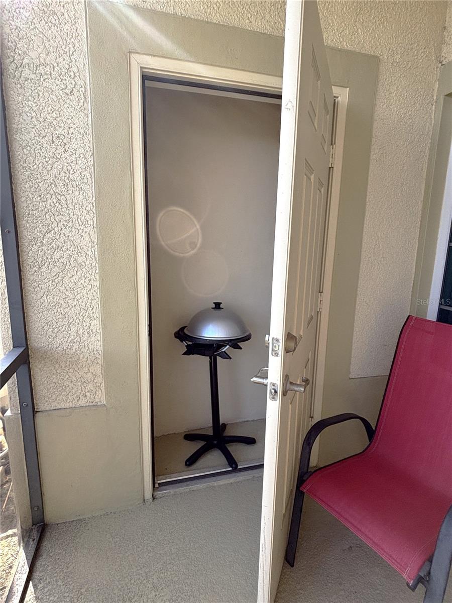 LAKESIDE VILLAGE TOWNHOME - Residential