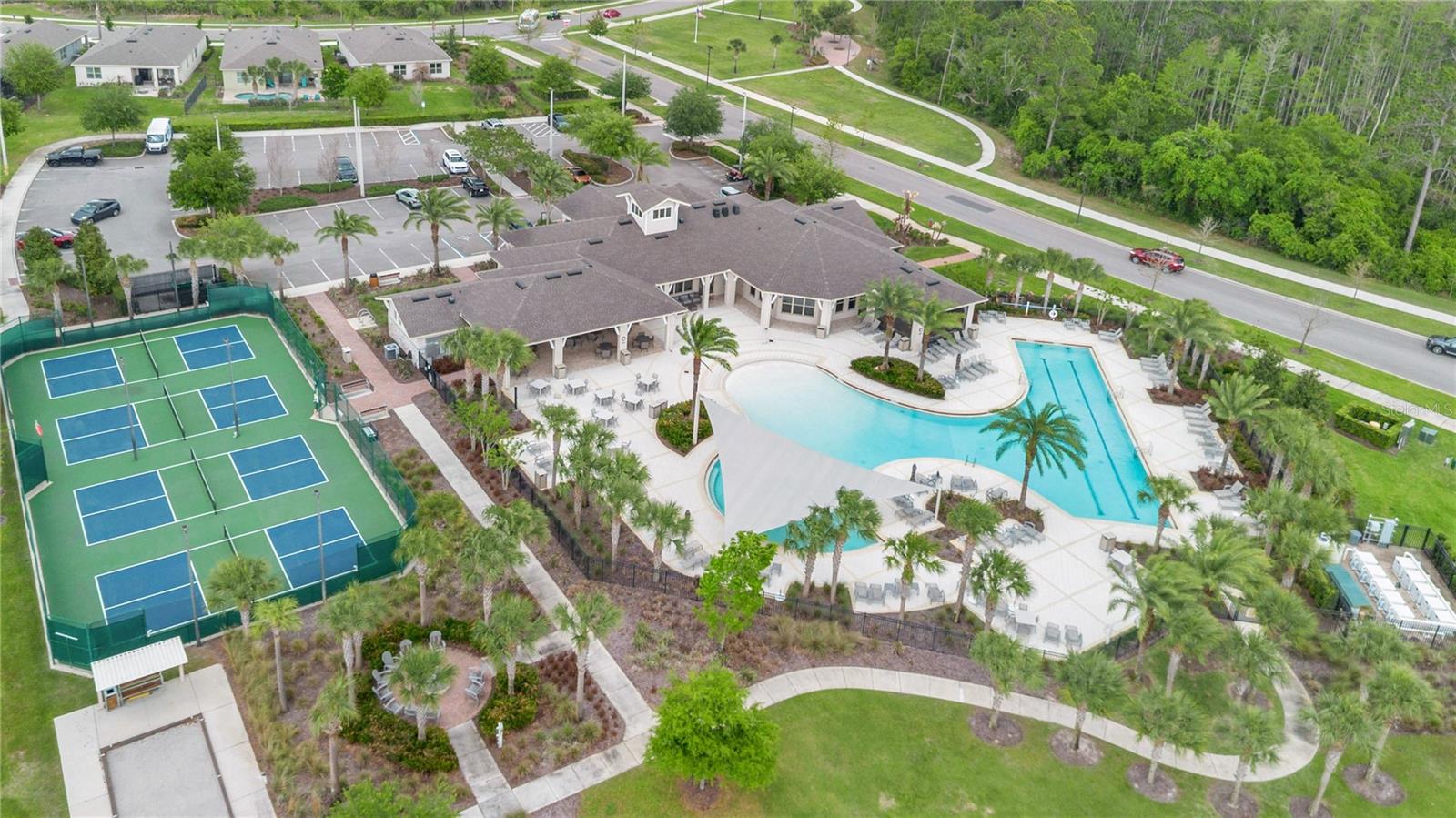 PALMS/SERENOA PH 4 - Residential