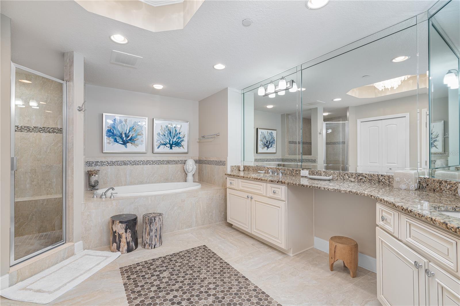 BEACH CLUB OF MADEIRA CONDO - Residential