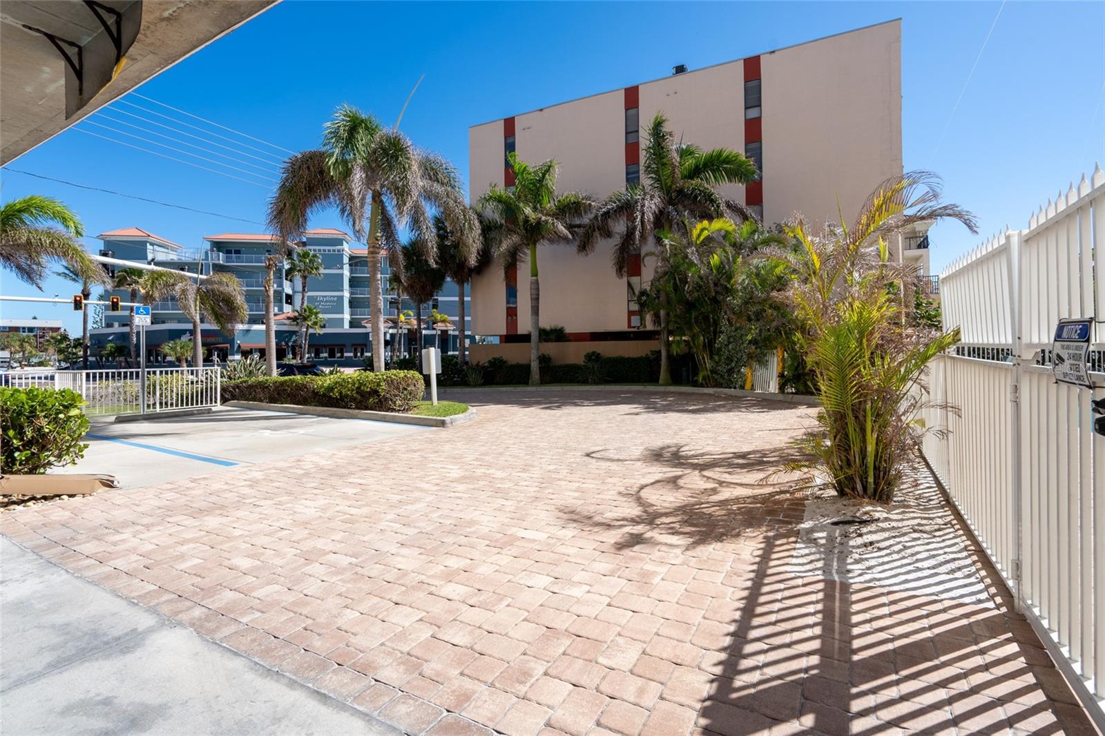 BEACH CLUB OF MADEIRA CONDO - Residential