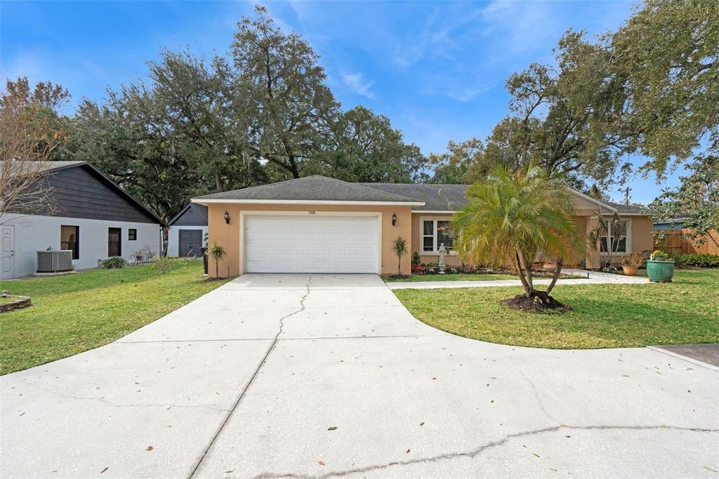 Photo of 1308 Perkins Road, Orlando, FL 32809 (MLS # O6382392)