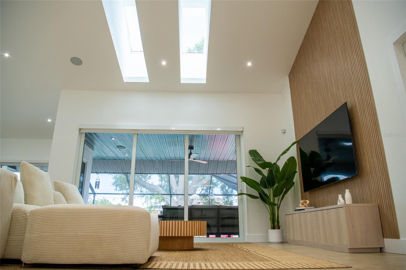 VENICE GARDENS SEC 3 - Residential Lease