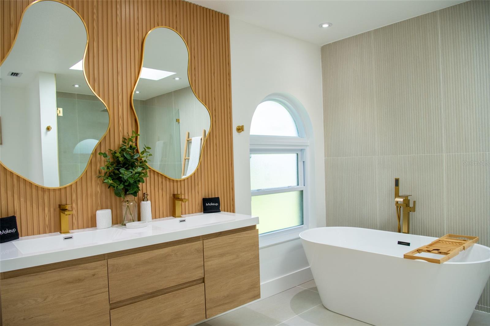 VENICE GARDENS SEC 3 - Residential Lease