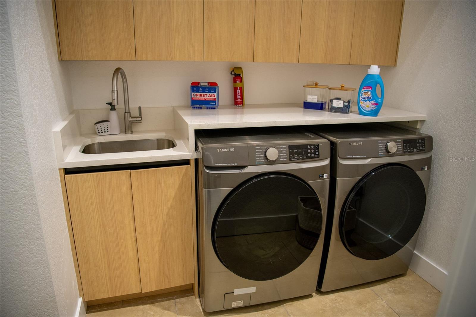 VENICE GARDENS SEC 3 - Residential Lease