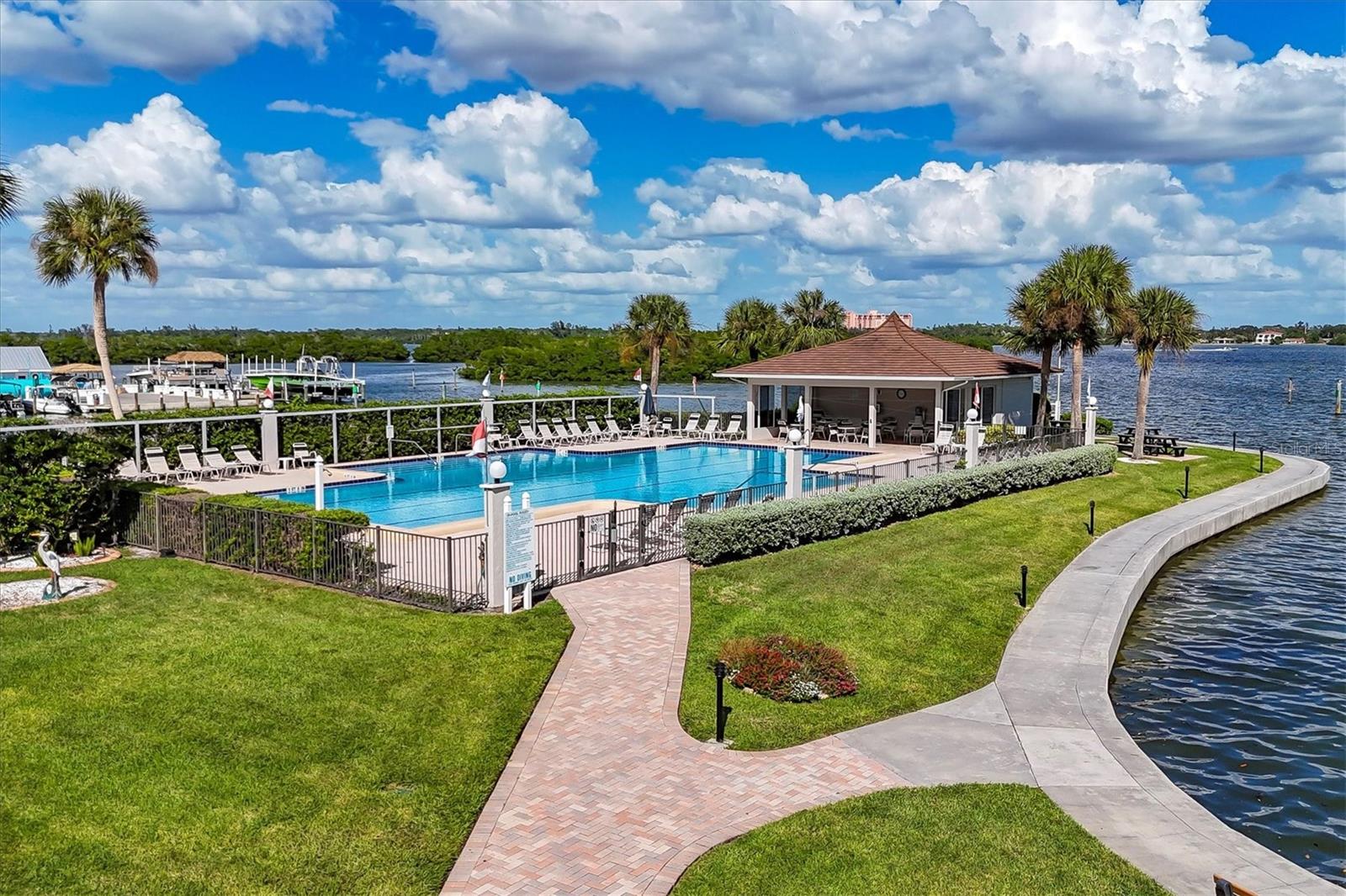 SUNRISE COVE SEC 4 - Residential